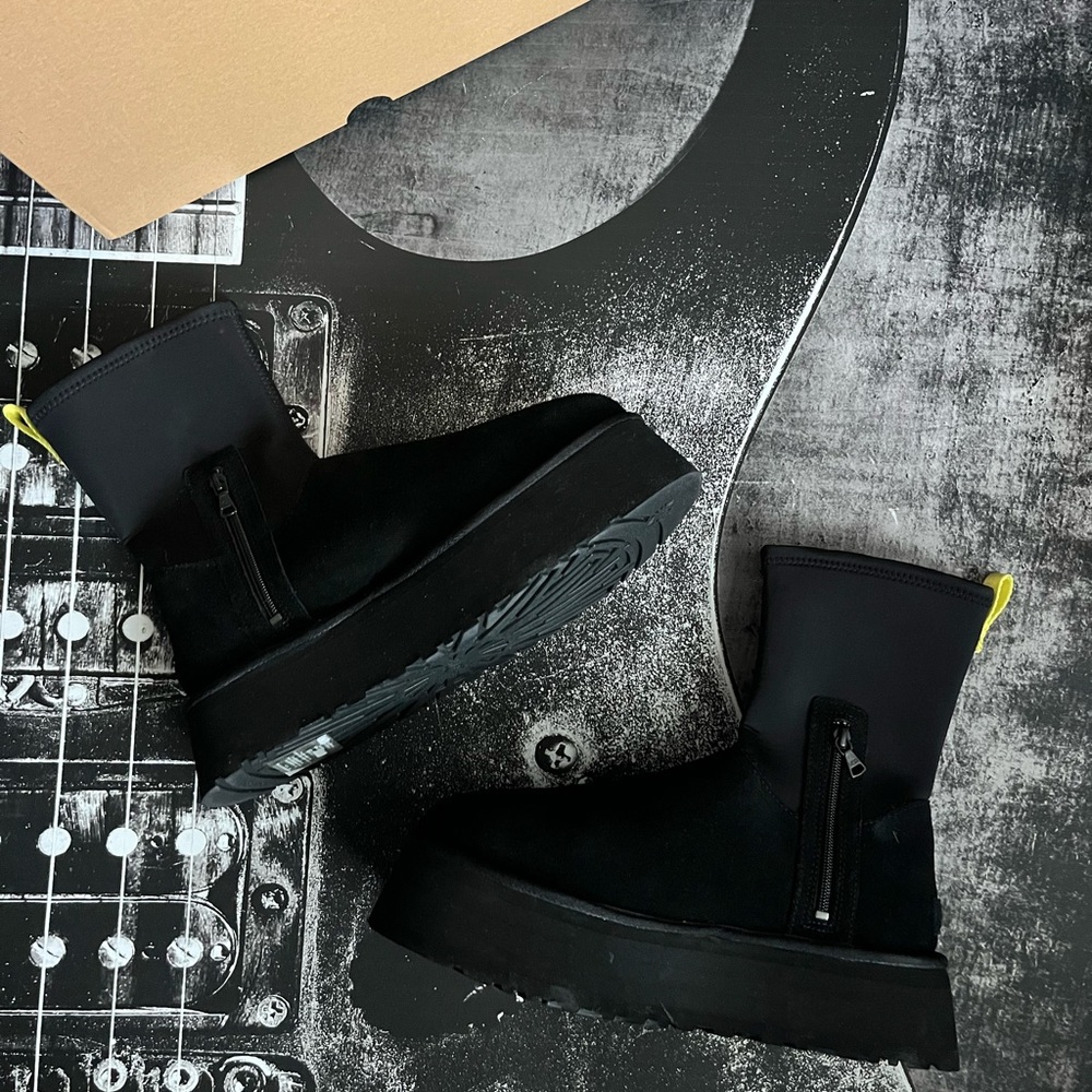 NIB UGG Boot - Picture 8 of 15